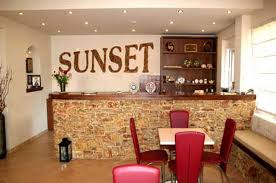 HOTEL SUNSET ΕΝΟΙΚΙΑΖΟΜΕΝΑ ΔΩΜΑΤΙΑ ΝΕΑ ΣΤΥΡΑ ΕΥΒΟΙΑΣ ΣΑΚΚΑ ΕΡΡΙΚΑ