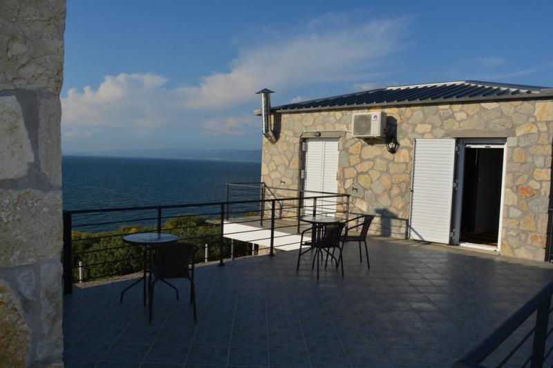 ΕΝΟΙΚΙΑΖΟΜΕΝΕΣ ΒΙΛΕΣ ΔΩΜΑΤΙΑ ΔΙΑΜΟΝΗ ΞΕΝΟΔΟΧΕΙΟ AQUA TERRA ΑΜΦΙΛΟΧΙΑ